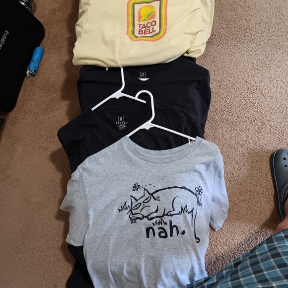 lot of 4 large t-shirts (2 graphic) - Picture 1 of 7